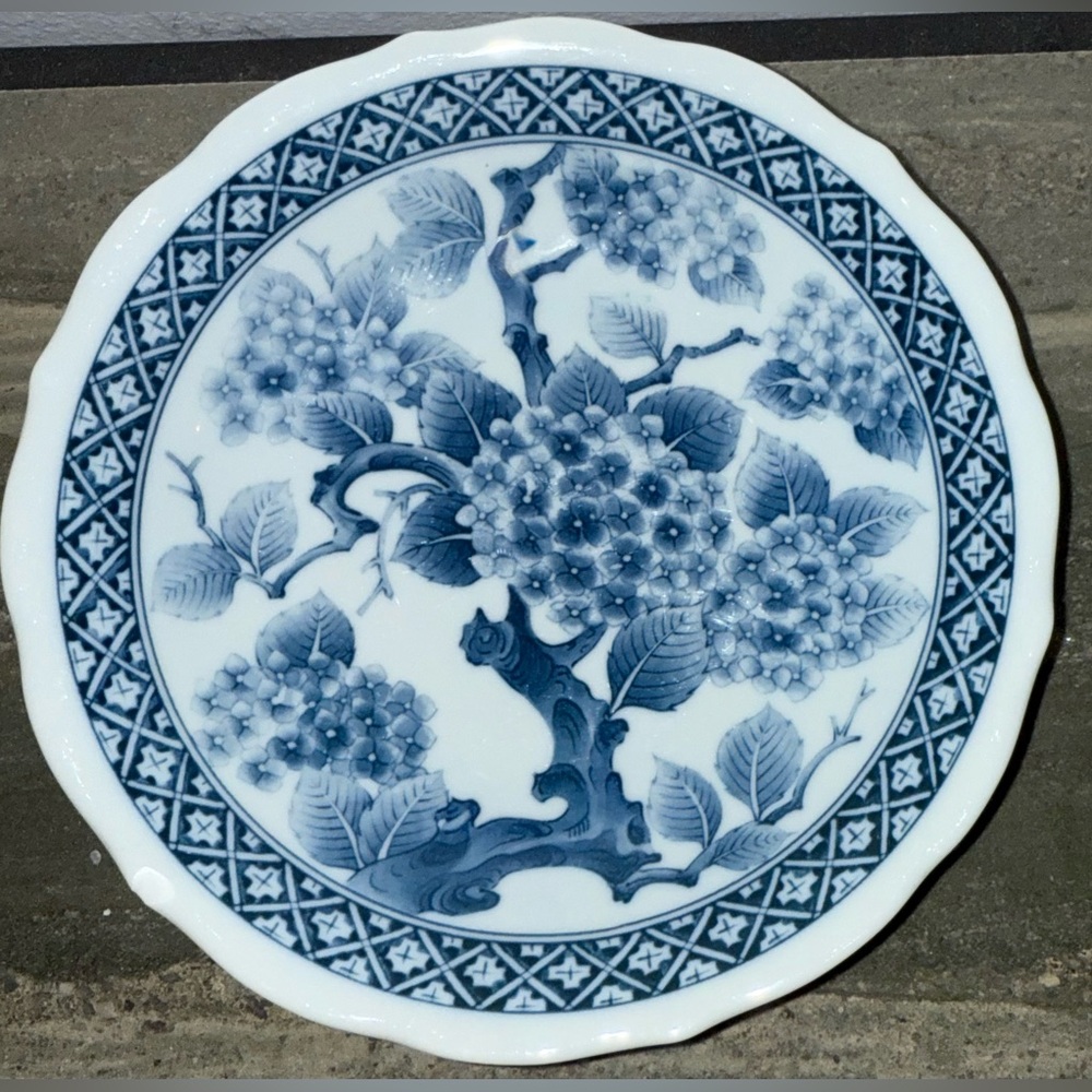 Vtg Japanese blue & white 8” plate/bowl.